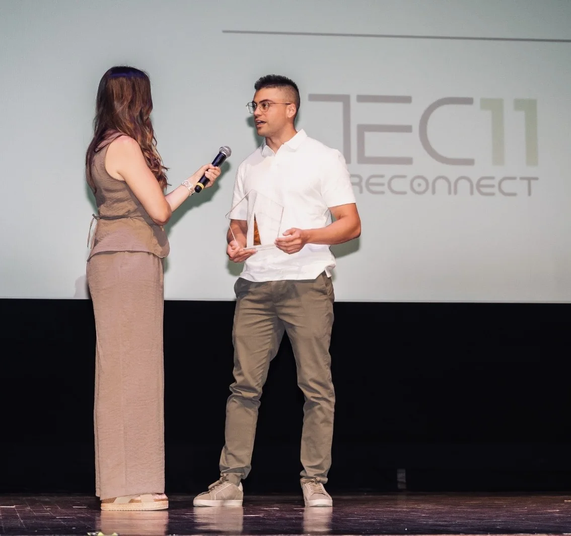 Momento de la entrega del premio